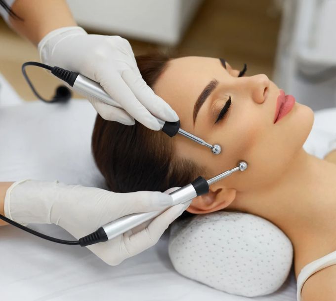 Client receiving a micro-lift electrical facial