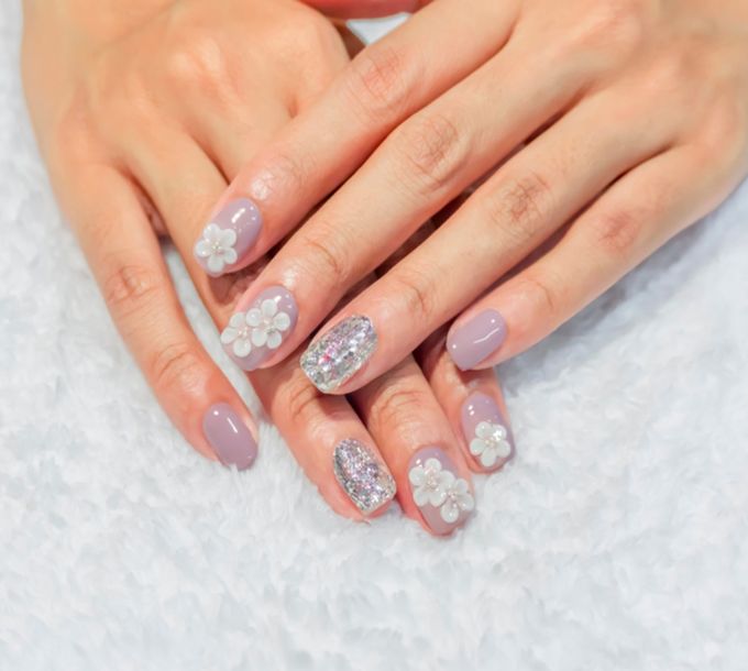 Nails with glitter 3D gel nail art
